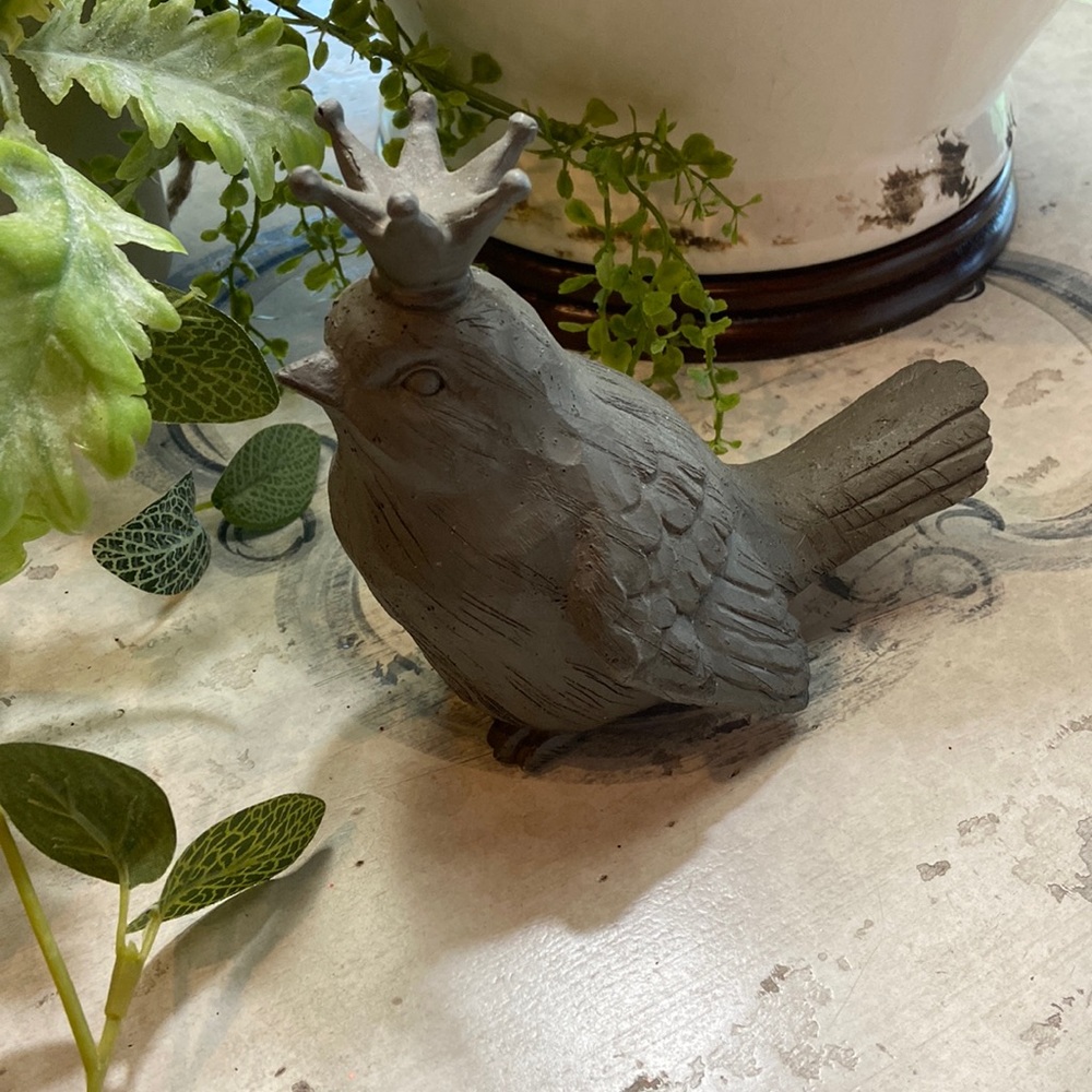 Crown bird decor